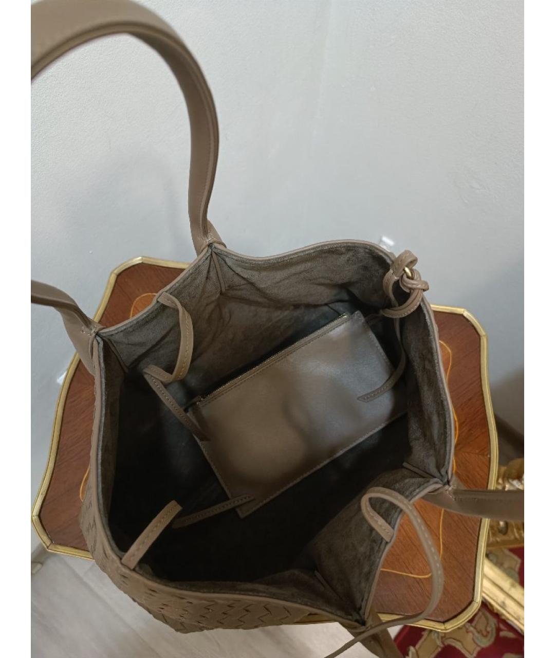 BOTTEGA VENETA Коричневая кожаная сумка с короткими ручками, фото 4