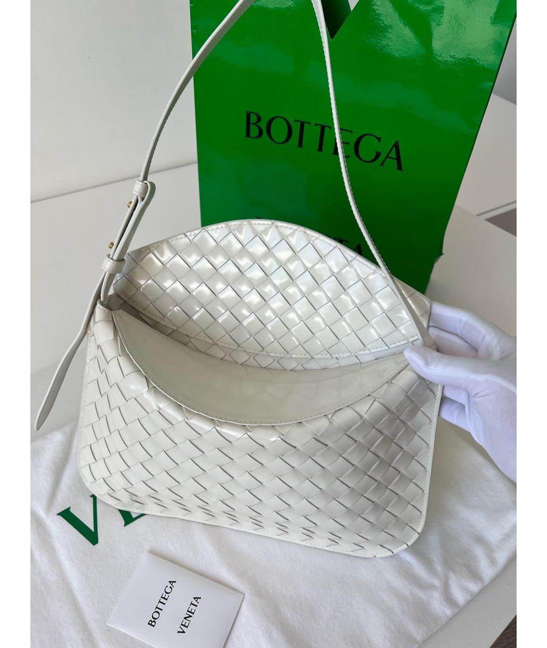 BOTTEGA VENETA Бежевая сумка с короткими ручками из лакированной кожи, фото 4