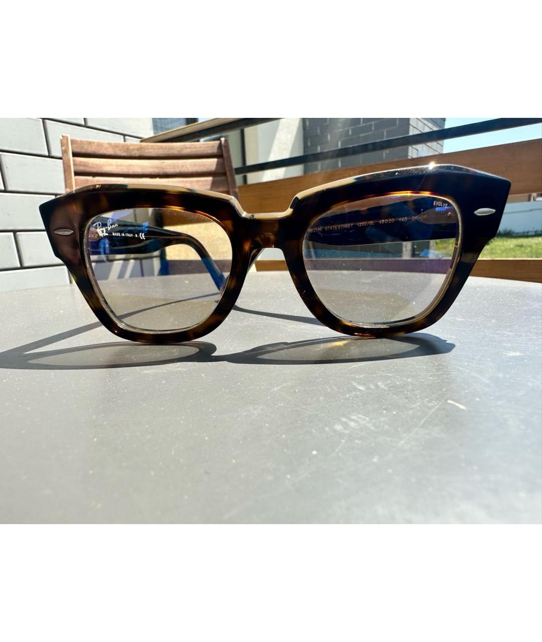 RAY BAN Коричневые пластиковые солнцезащитные очки, фото 2