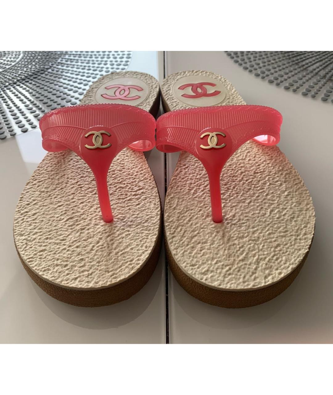 CHANEL Розовые резиновые шлепанцы, фото 2