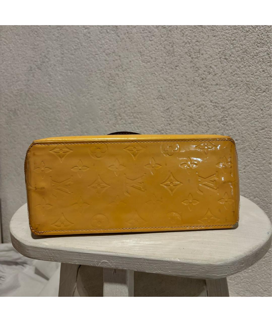 LOUIS VUITTON Желтая сумка с короткими ручками из лакированной кожи, фото 6