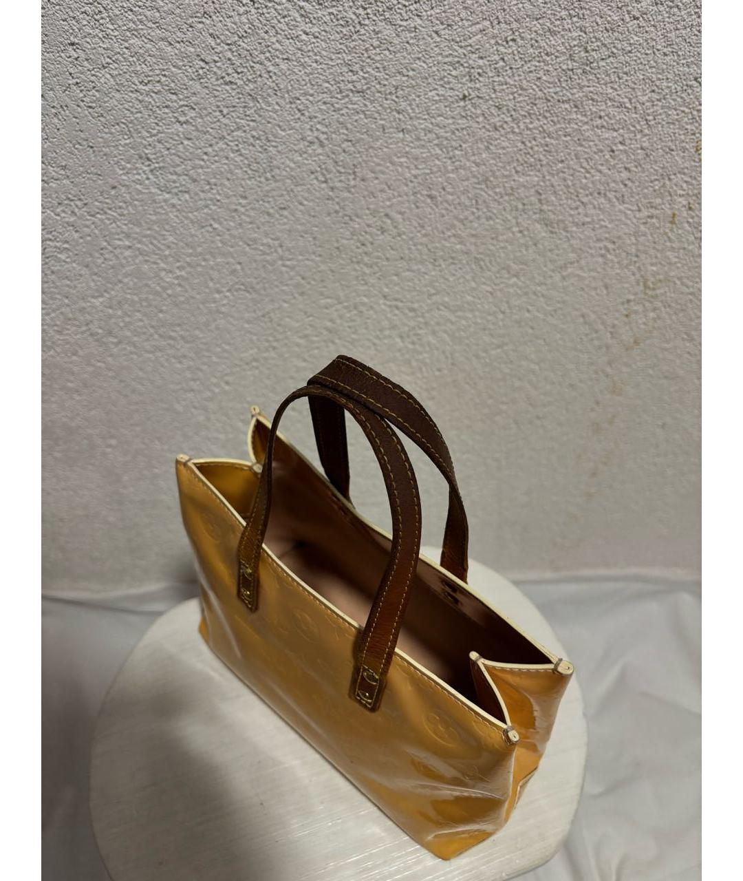 LOUIS VUITTON Желтая сумка с короткими ручками из лакированной кожи, фото 4