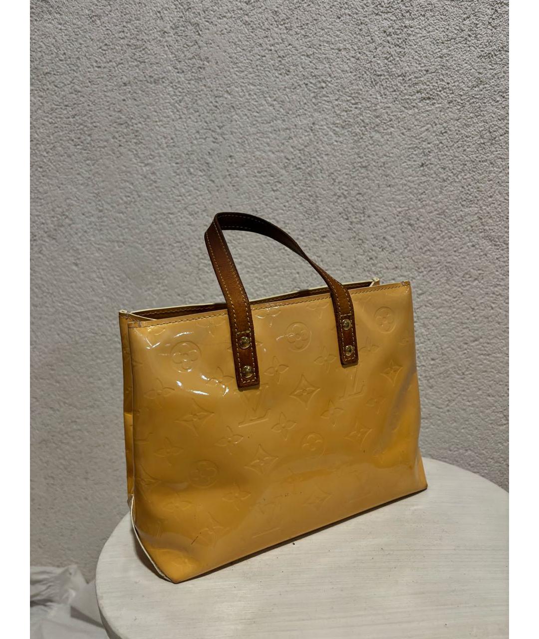 LOUIS VUITTON Желтая сумка с короткими ручками из лакированной кожи, фото 5