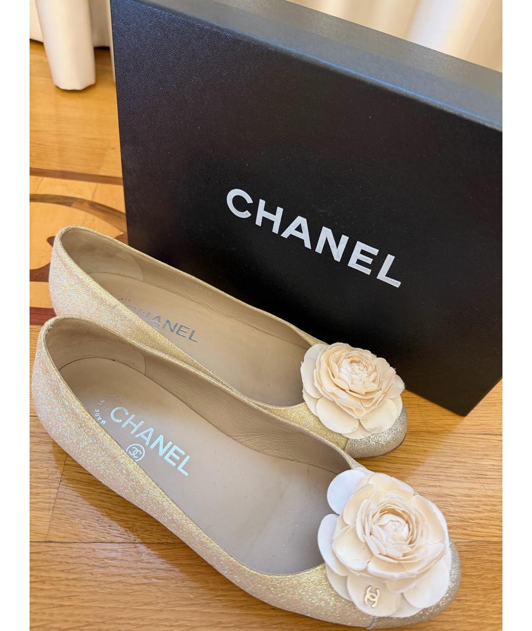 CHANEL Золотые кожаные балетки, фото 2
