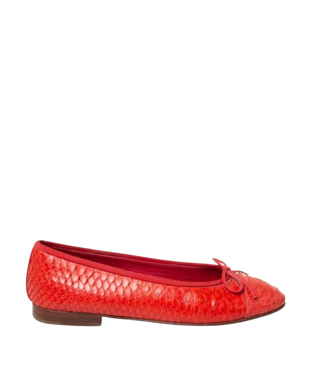 CHANEL Красные балетки из экзотической кожи, фото 1