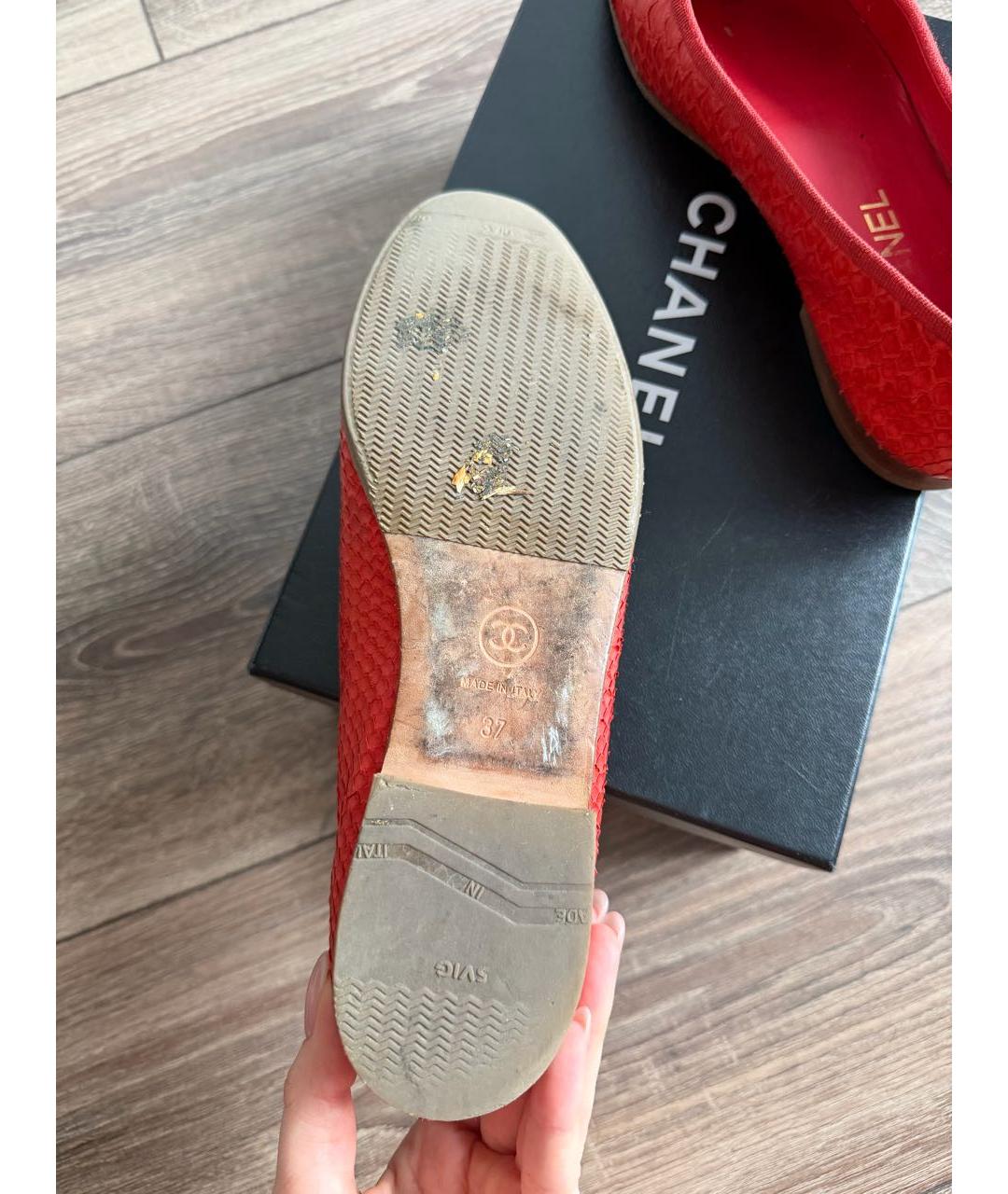 CHANEL Красные балетки из экзотической кожи, фото 6