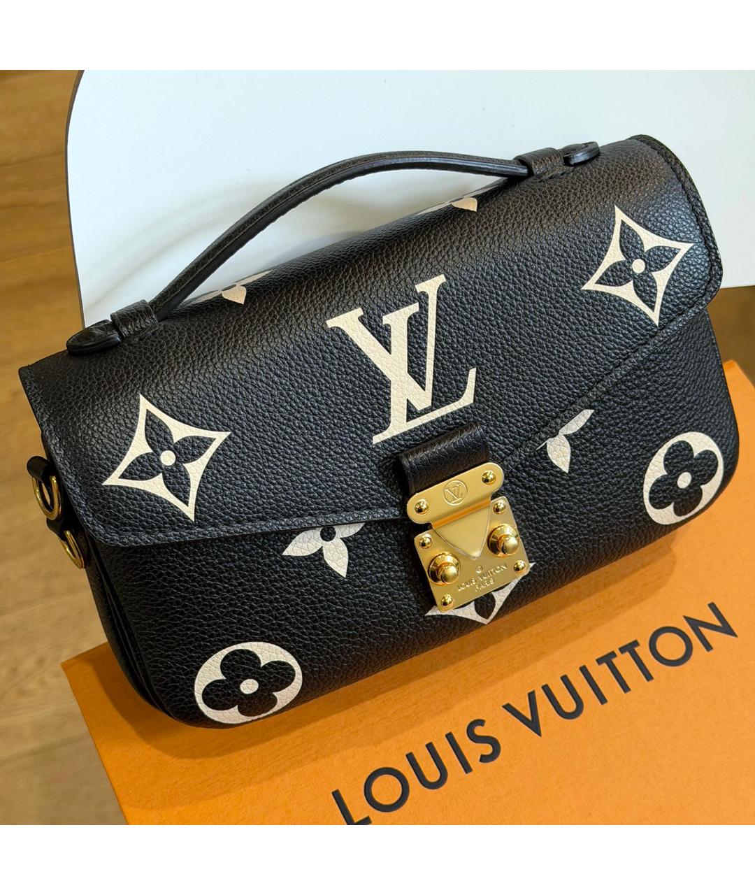 LOUIS VUITTON Черная кожаная сумка с короткими ручками, фото 4