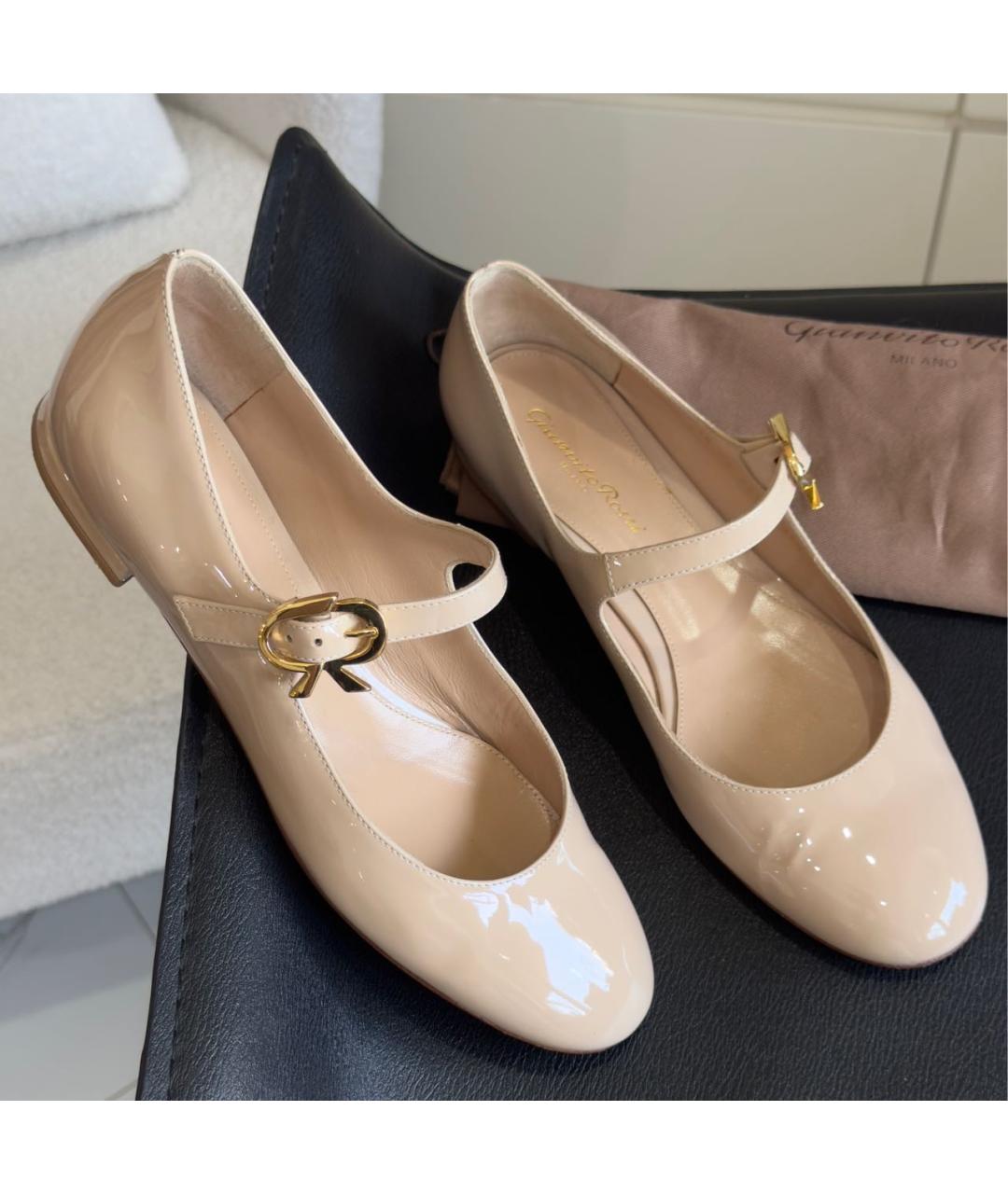 GIANVITO ROSSI Бежевые туфли из лакированной кожи, фото 3