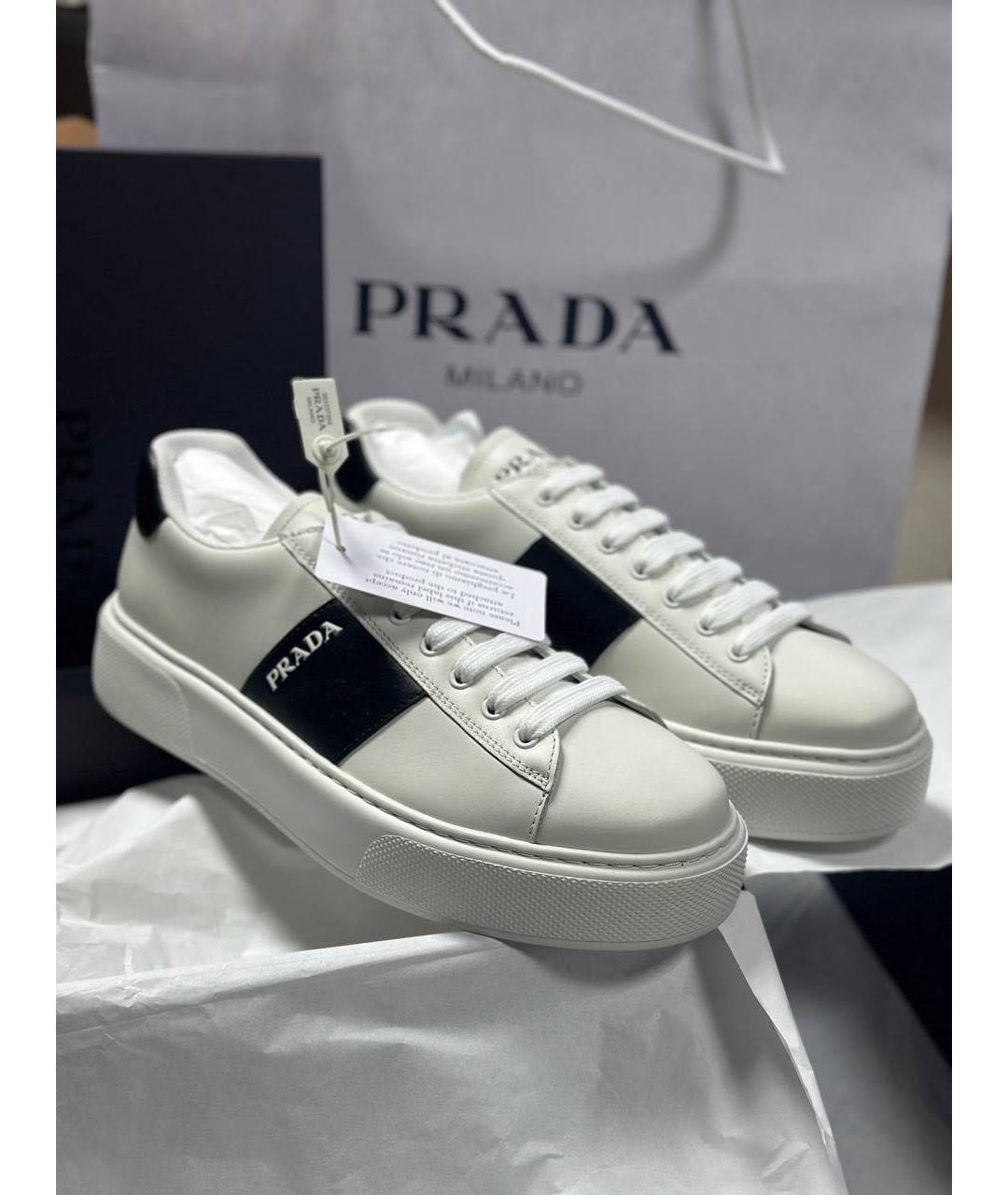 PRADA Белые кожаные низкие кроссовки / кеды, фото 2