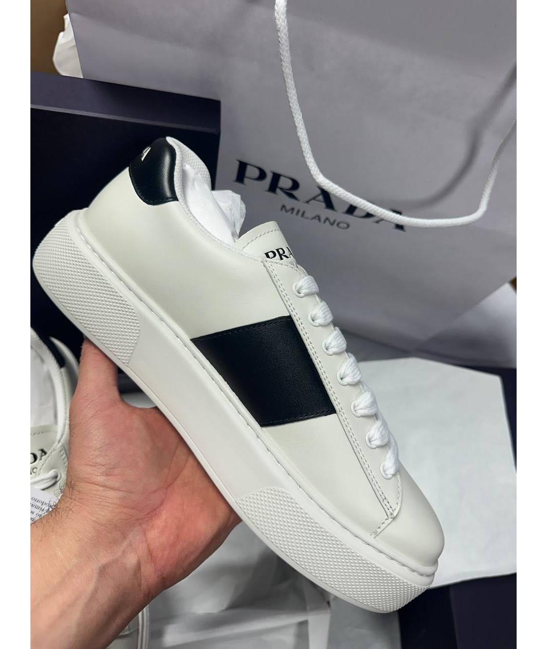 PRADA Белые кожаные низкие кроссовки / кеды, фото 3
