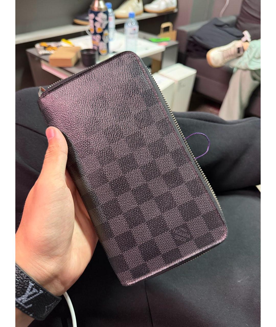 LOUIS VUITTON Черный кожаный кошелек, фото 6
