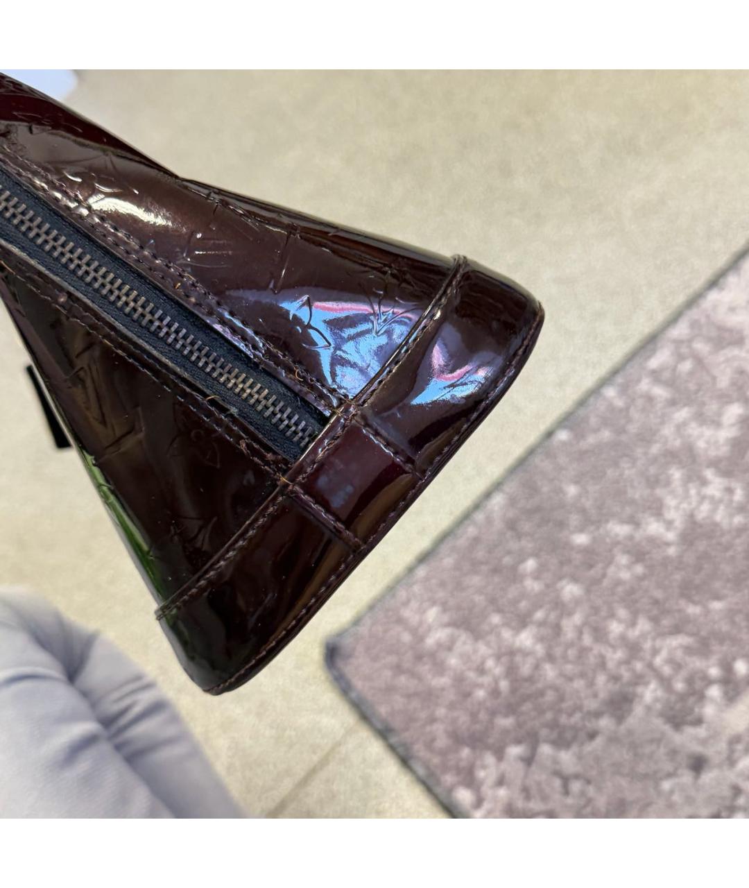 LOUIS VUITTON Бордовая сумка с короткими ручками из лакированной кожи, фото 8