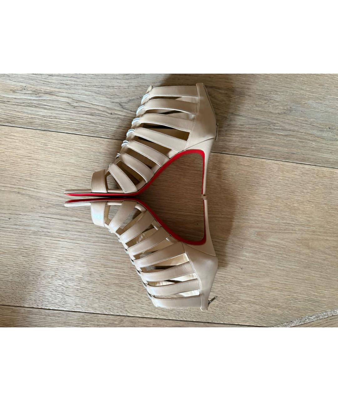 CHRISTIAN LOUBOUTIN Бежевые кожаные босоножки, фото 7