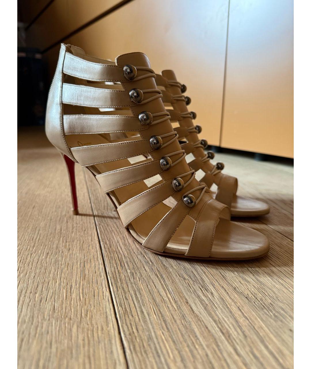 CHRISTIAN LOUBOUTIN Бежевые кожаные босоножки, фото 9