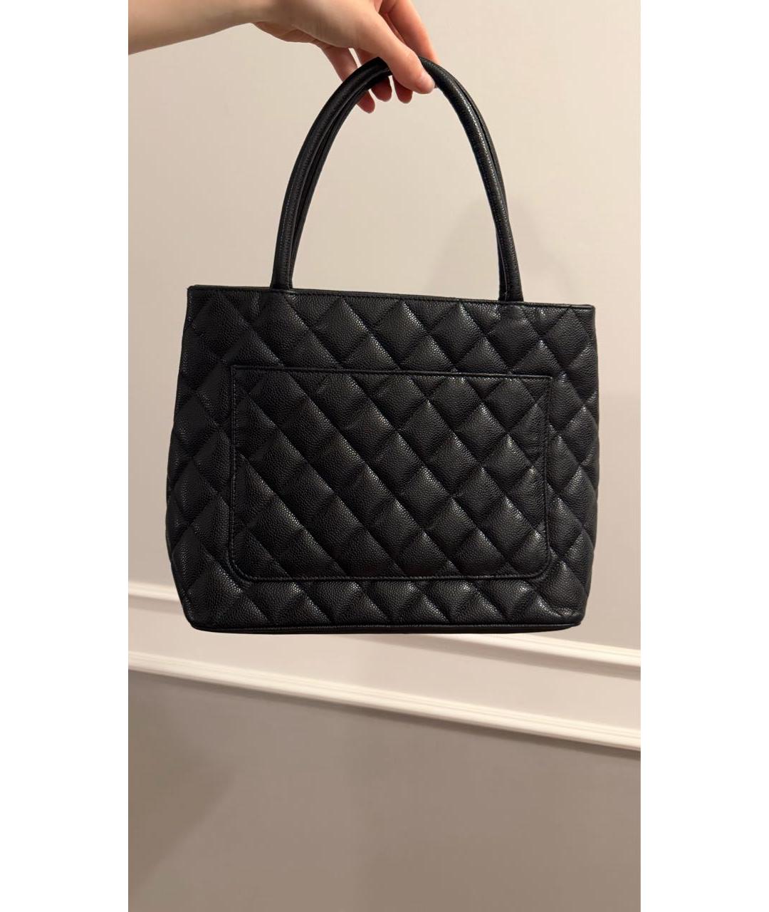 CHANEL Черная кожаная сумка тоут, фото 2