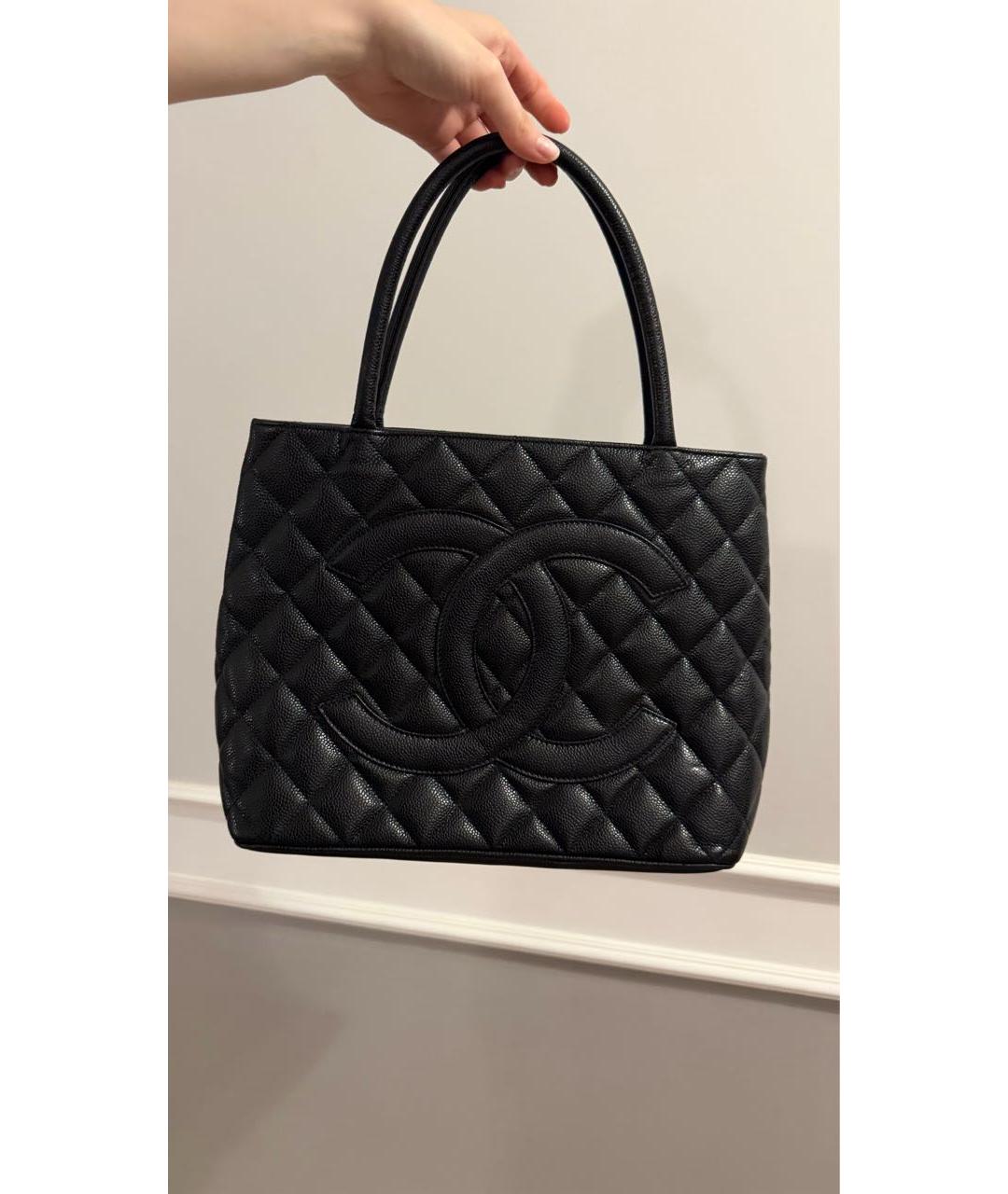 CHANEL Черная кожаная сумка тоут, фото 9