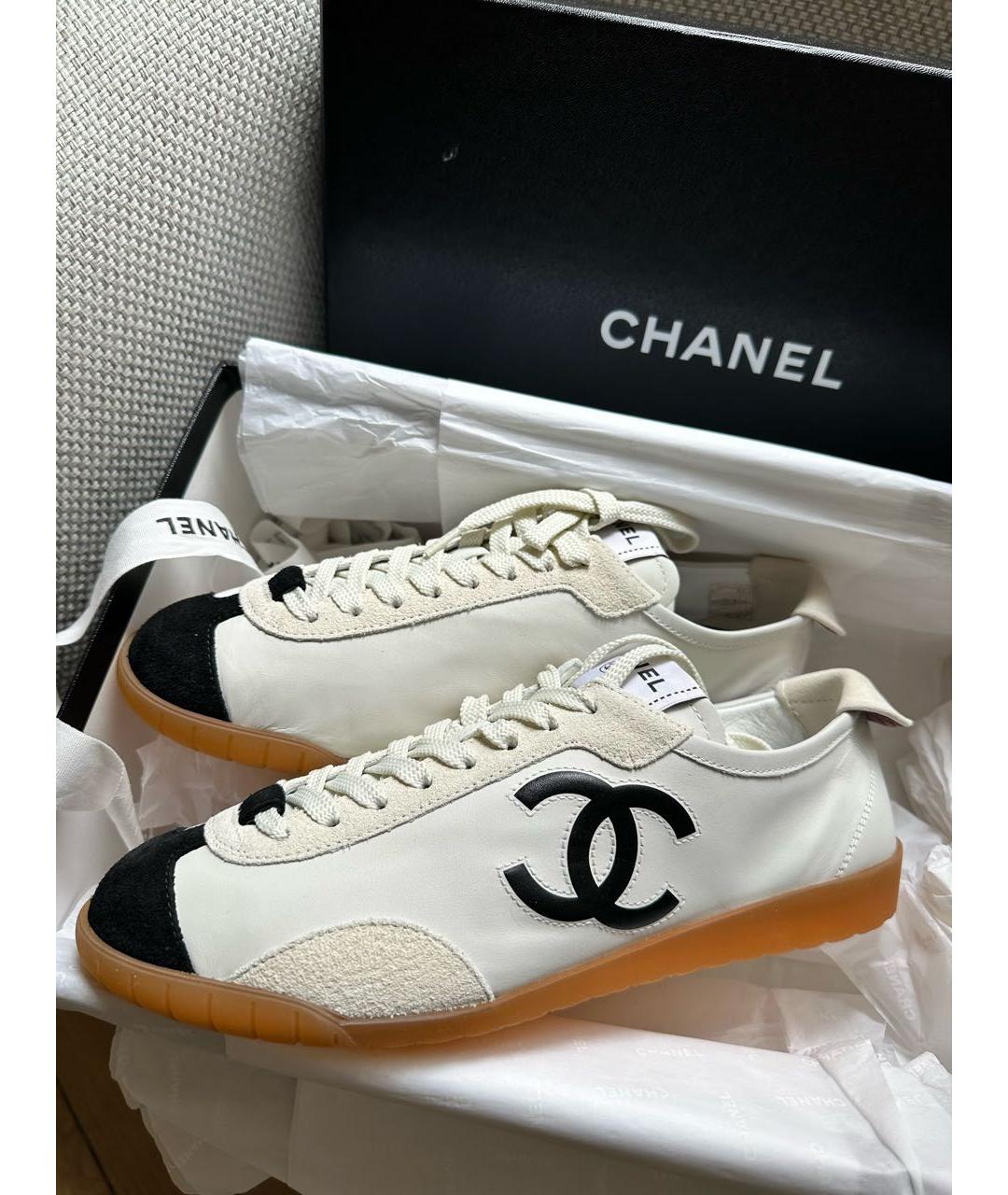 CHANEL Белые кожаные кеды, фото 2