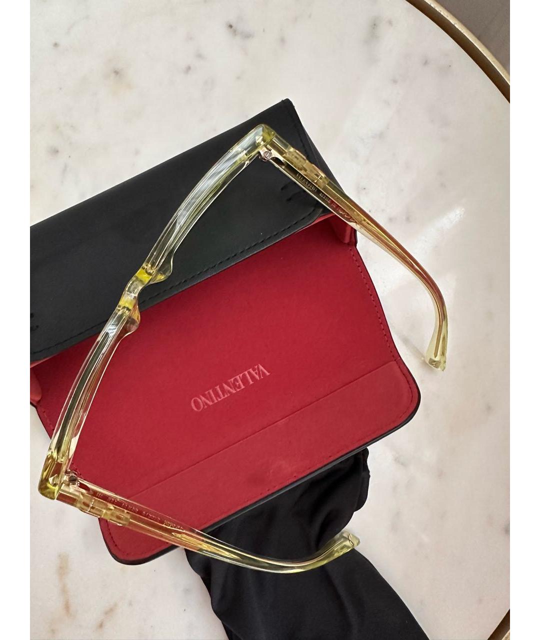VALENTINO Желтые пластиковые солнцезащитные очки, фото 5