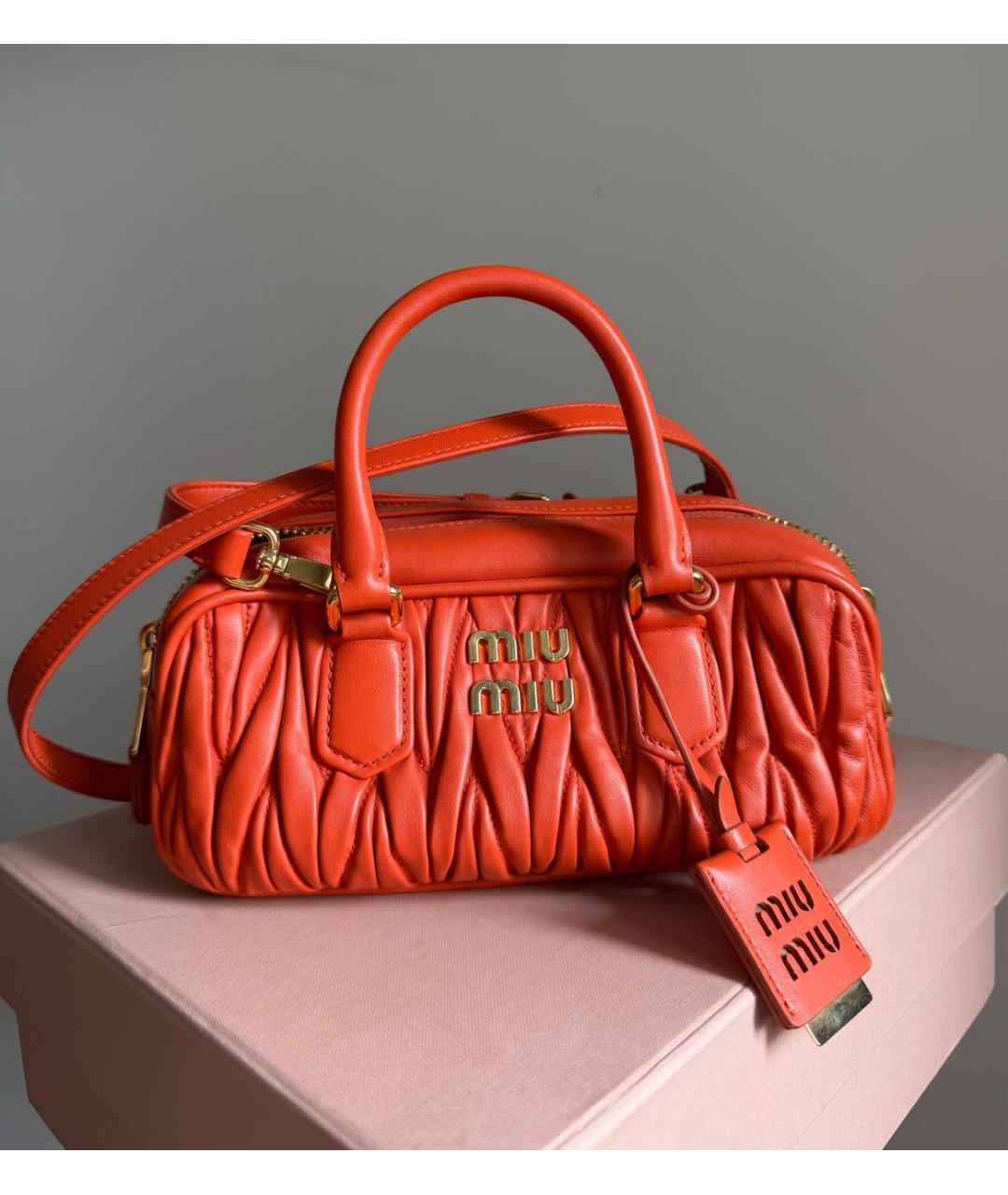 MIU MIU Коралловая кожаная сумка через плечо, фото 5