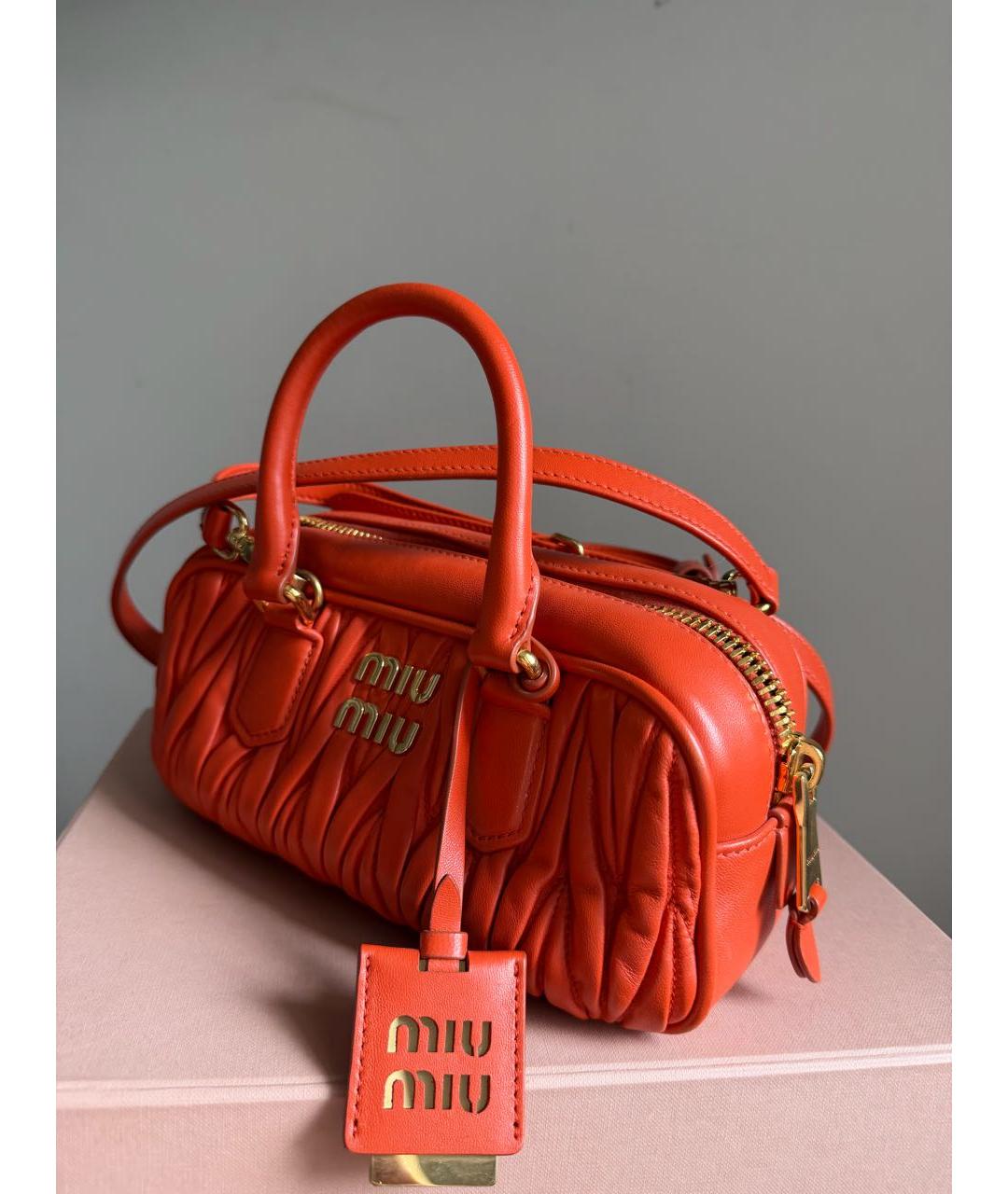 MIU MIU Коралловая кожаная сумка через плечо, фото 3