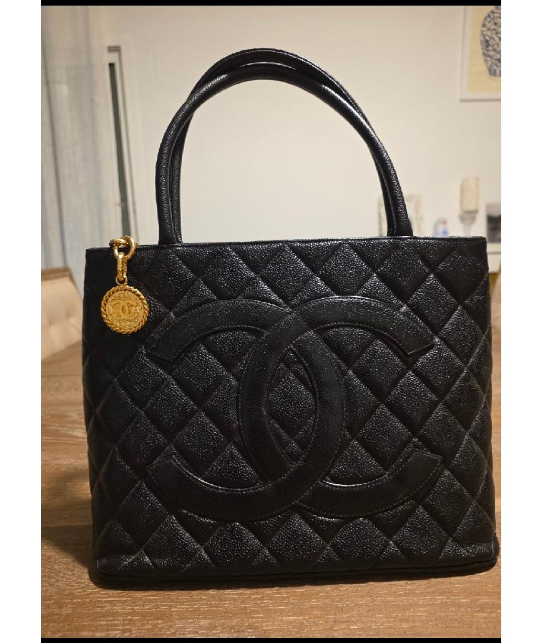 CHANEL Черная кожаная сумка с короткими ручками, фото 5