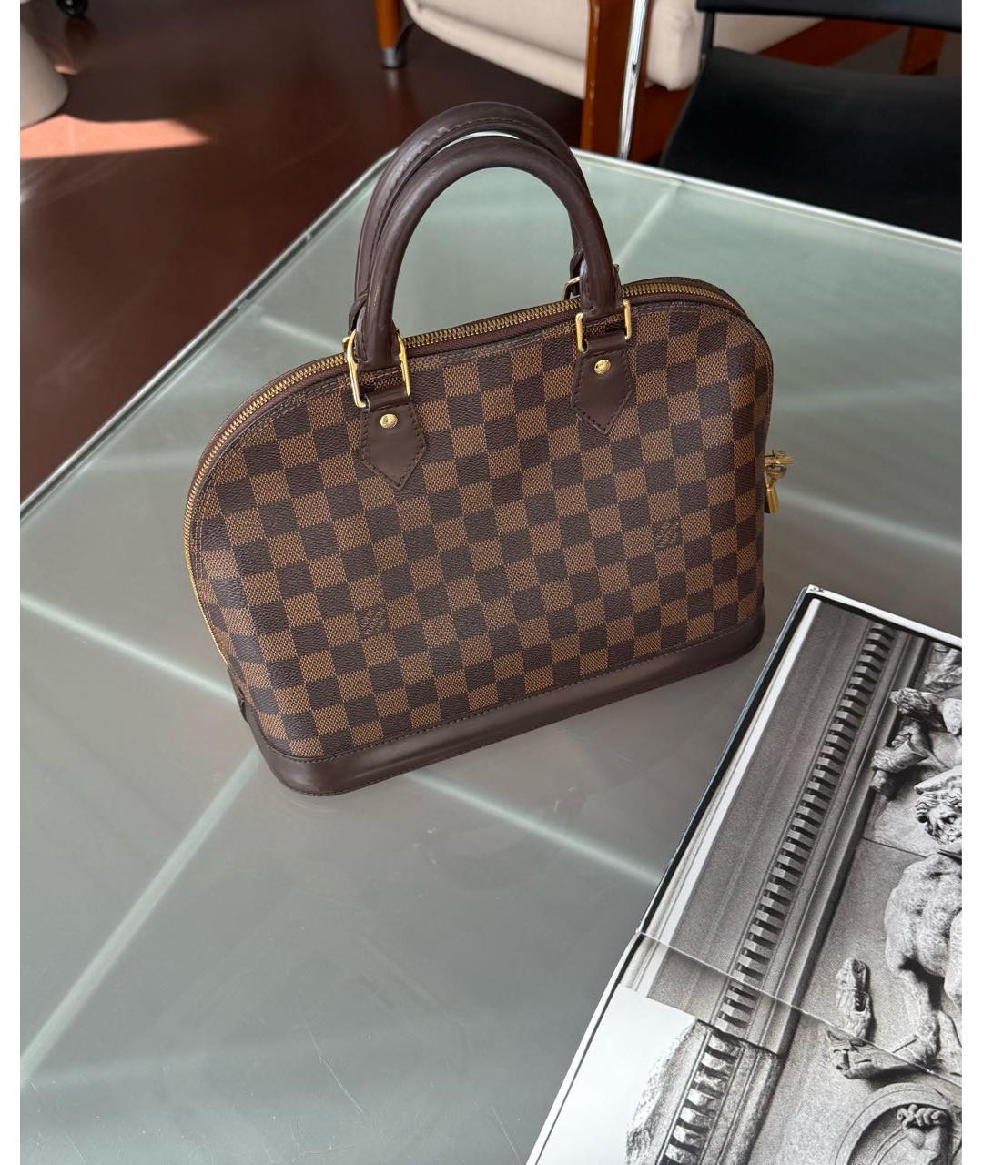 LOUIS VUITTON Коричневая кожаная сумка с короткими ручками, фото 4