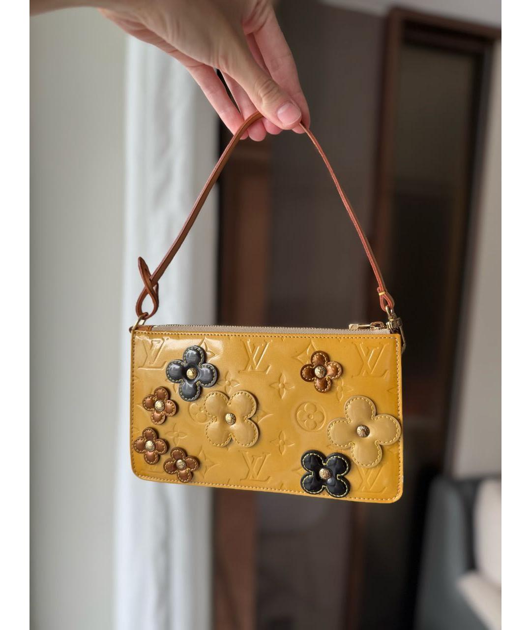 LOUIS VUITTON Коричневая сумка с короткими ручками из лакированной кожи, фото 6