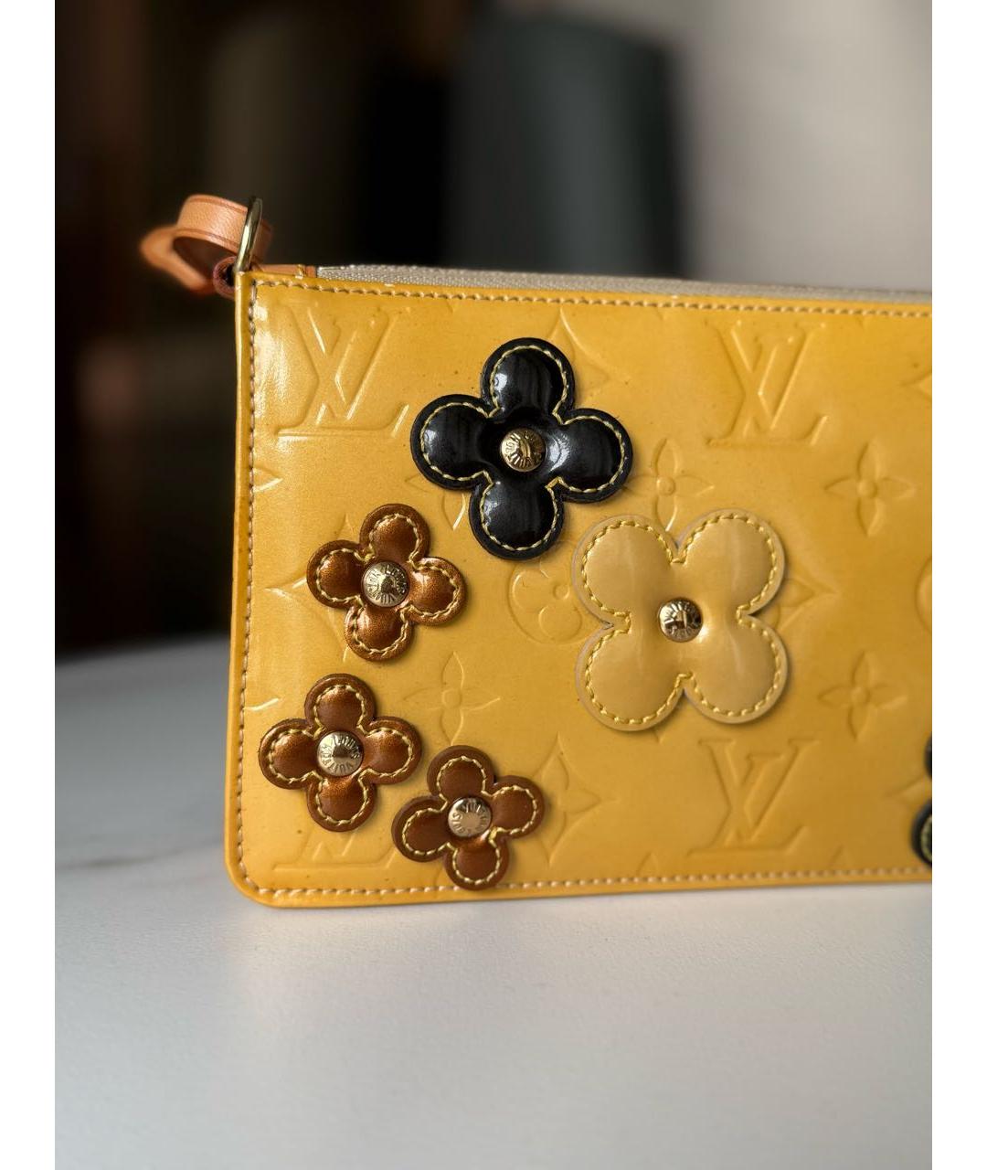 LOUIS VUITTON Коричневая сумка с короткими ручками из лакированной кожи, фото 5