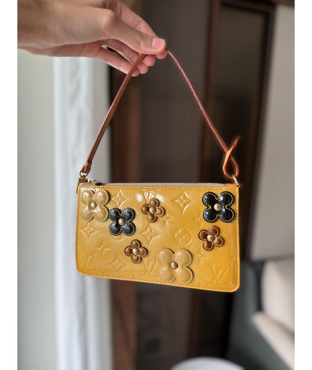 LOUIS VUITTON Коричневая сумка с короткими ручками из лакированной кожи, фото 2