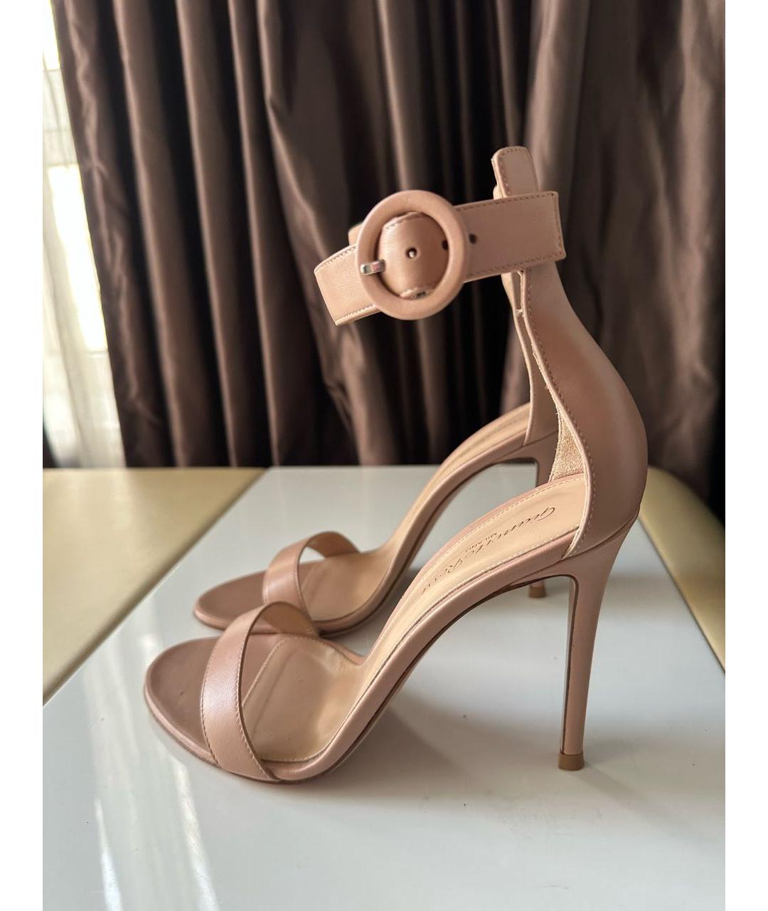 GIANVITO ROSSI Бежевые кожаные босоножки, фото 3