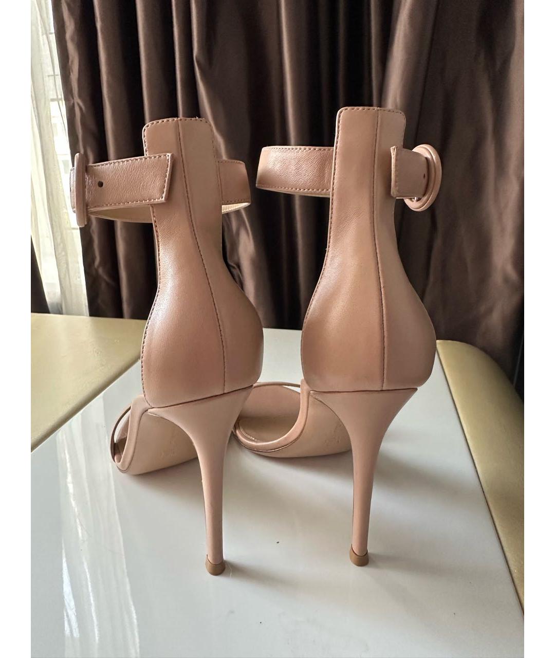 GIANVITO ROSSI Бежевые кожаные босоножки, фото 4