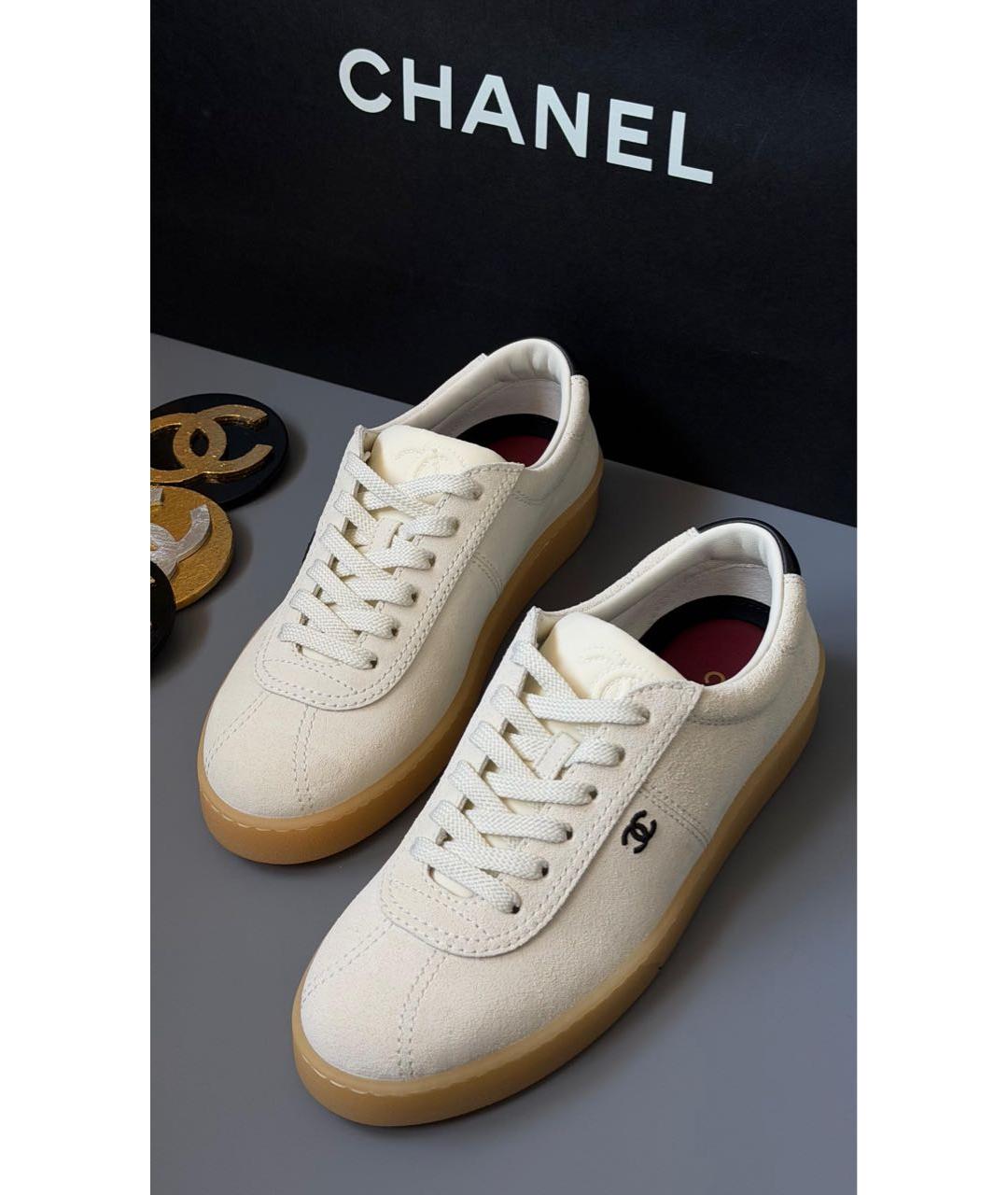 CHANEL Белые замшевые кеды, фото 2