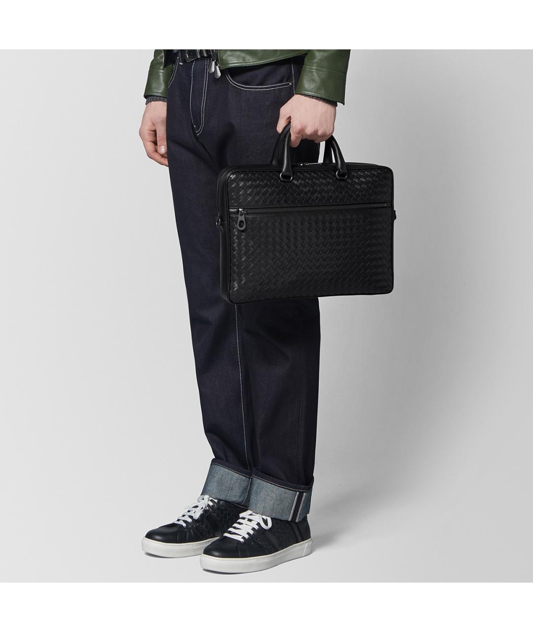 BOTTEGA VENETA Черная кожаная сумка на плечо, фото 4