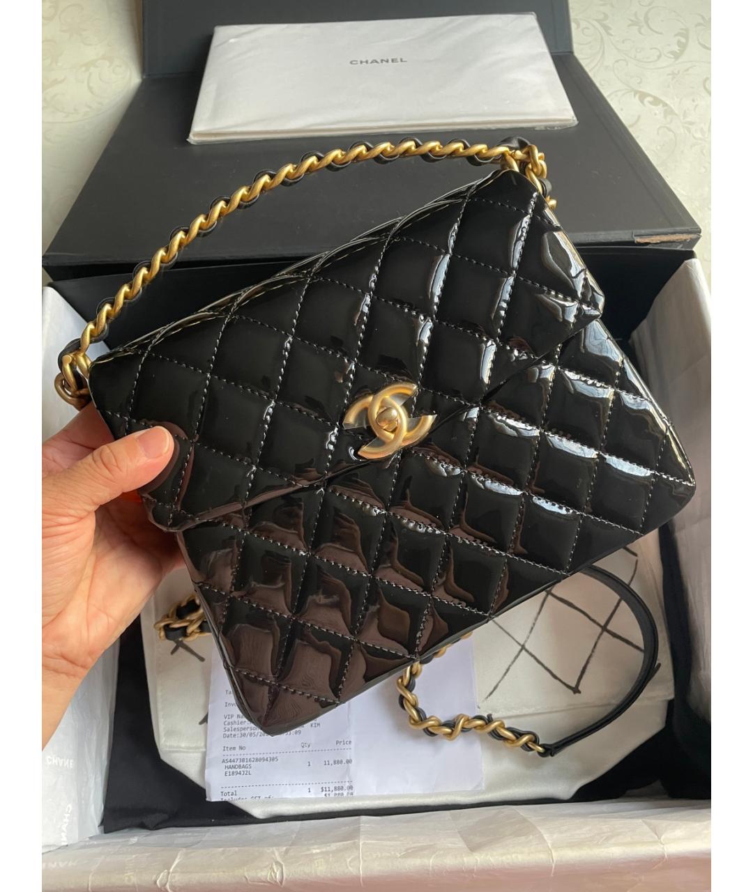 CHANEL Черная сумка через плечо из лакированной кожи, фото 2