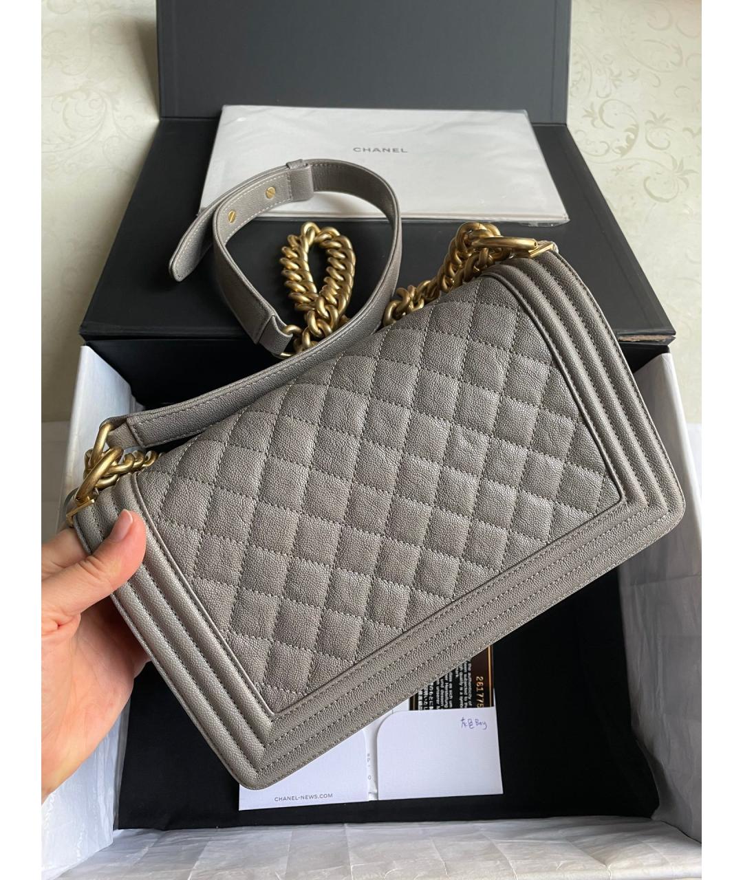 CHANEL Серая кожаная сумка через плечо, фото 3