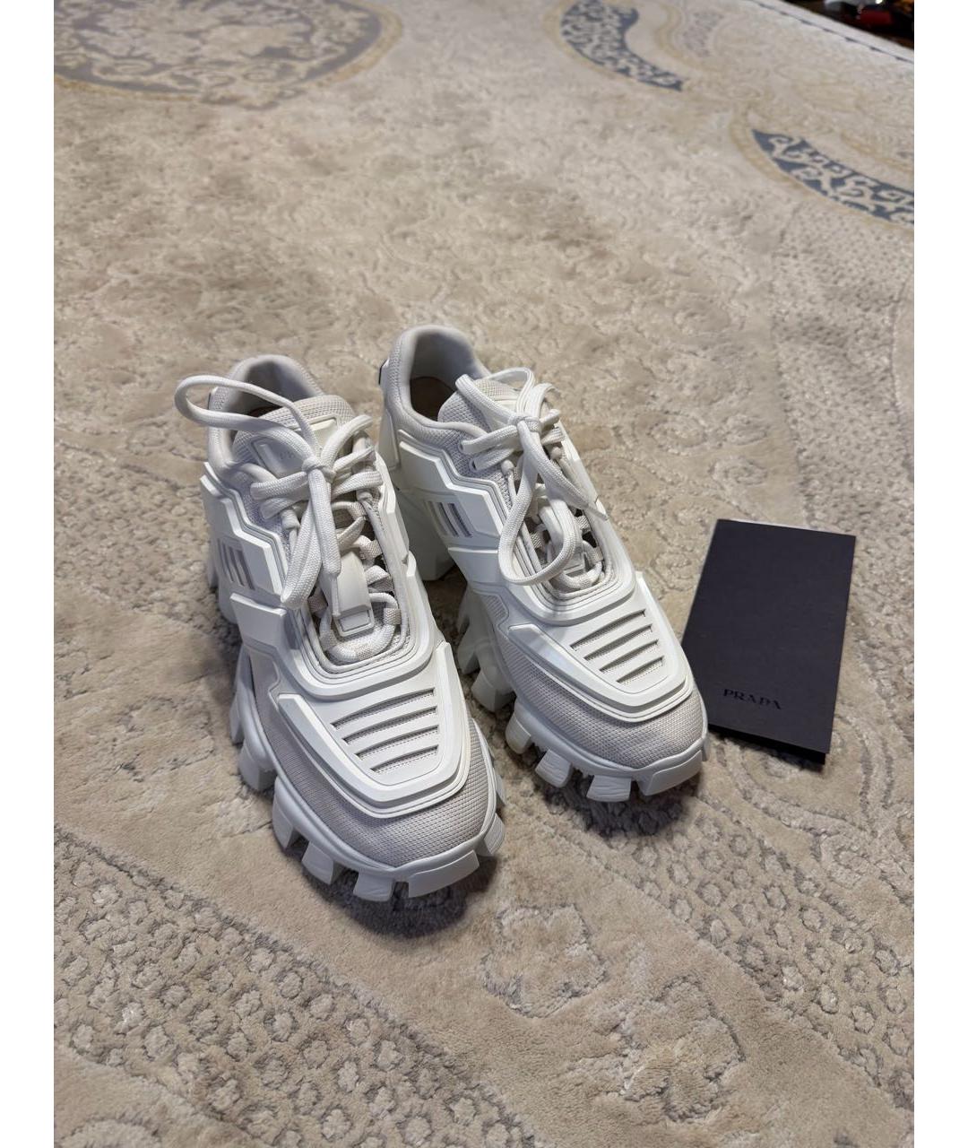 PRADA Белые текстильные кроссовки, фото 2