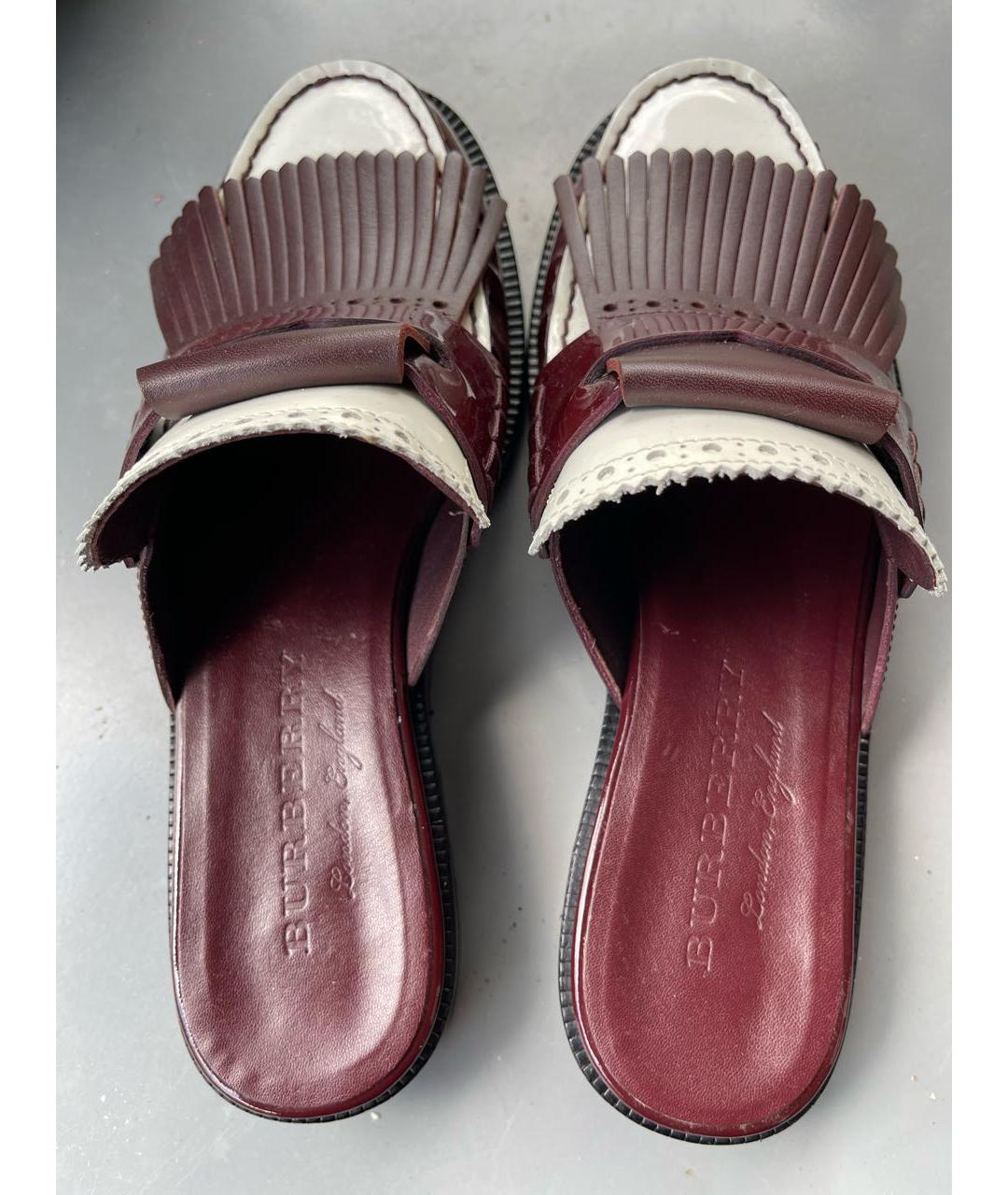BURBERRY Бордовые сабо из лакированной кожи, фото 4