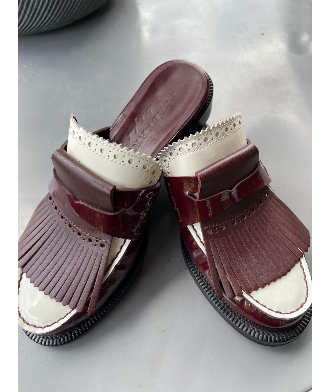 BURBERRY Бордовые сабо из лакированной кожи, фото 2
