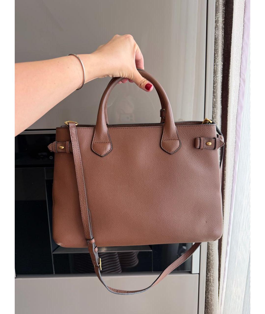BURBERRY Коричневая кожаная сумка с короткими ручками, фото 3