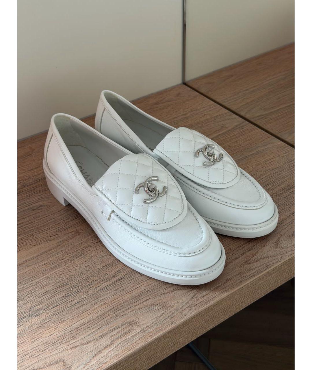 CHANEL Белые кожаные лоферы, фото 2