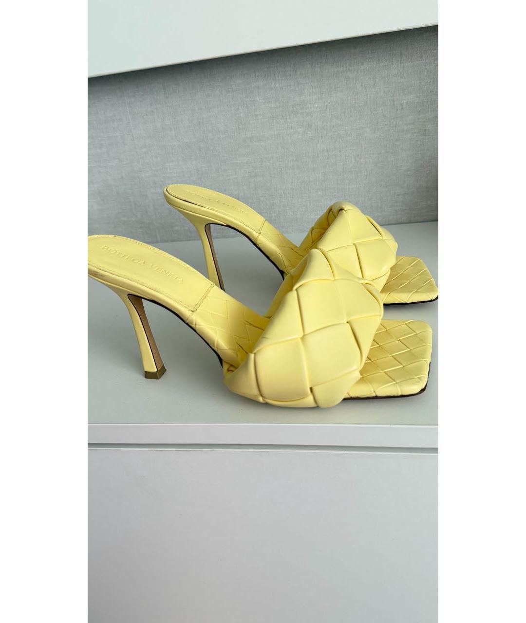 BOTTEGA VENETA Желтые кожаные мюли, фото 5