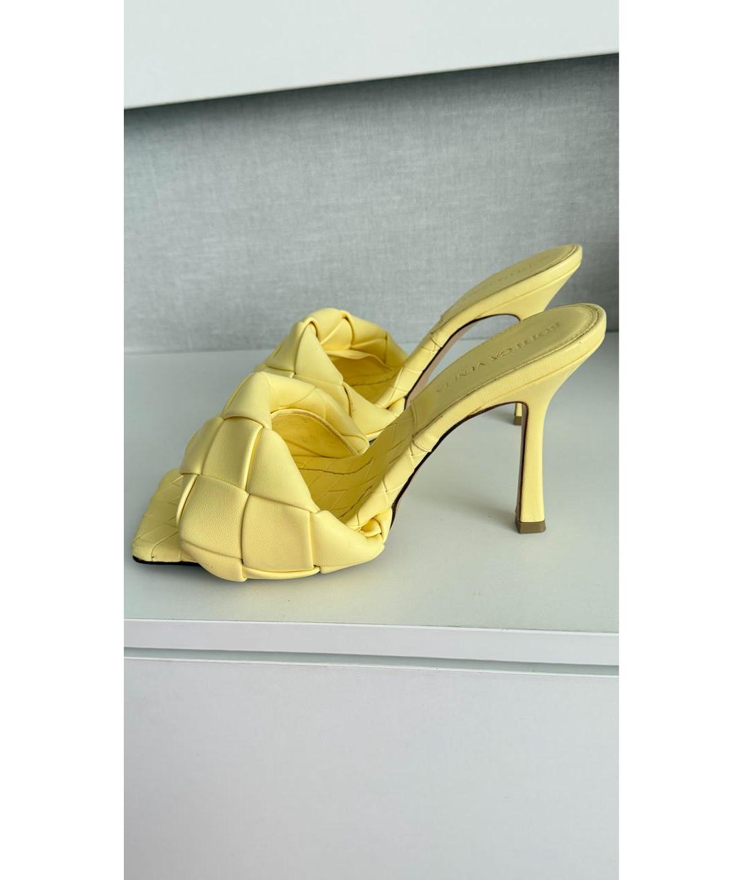 BOTTEGA VENETA Желтые кожаные мюли, фото 7