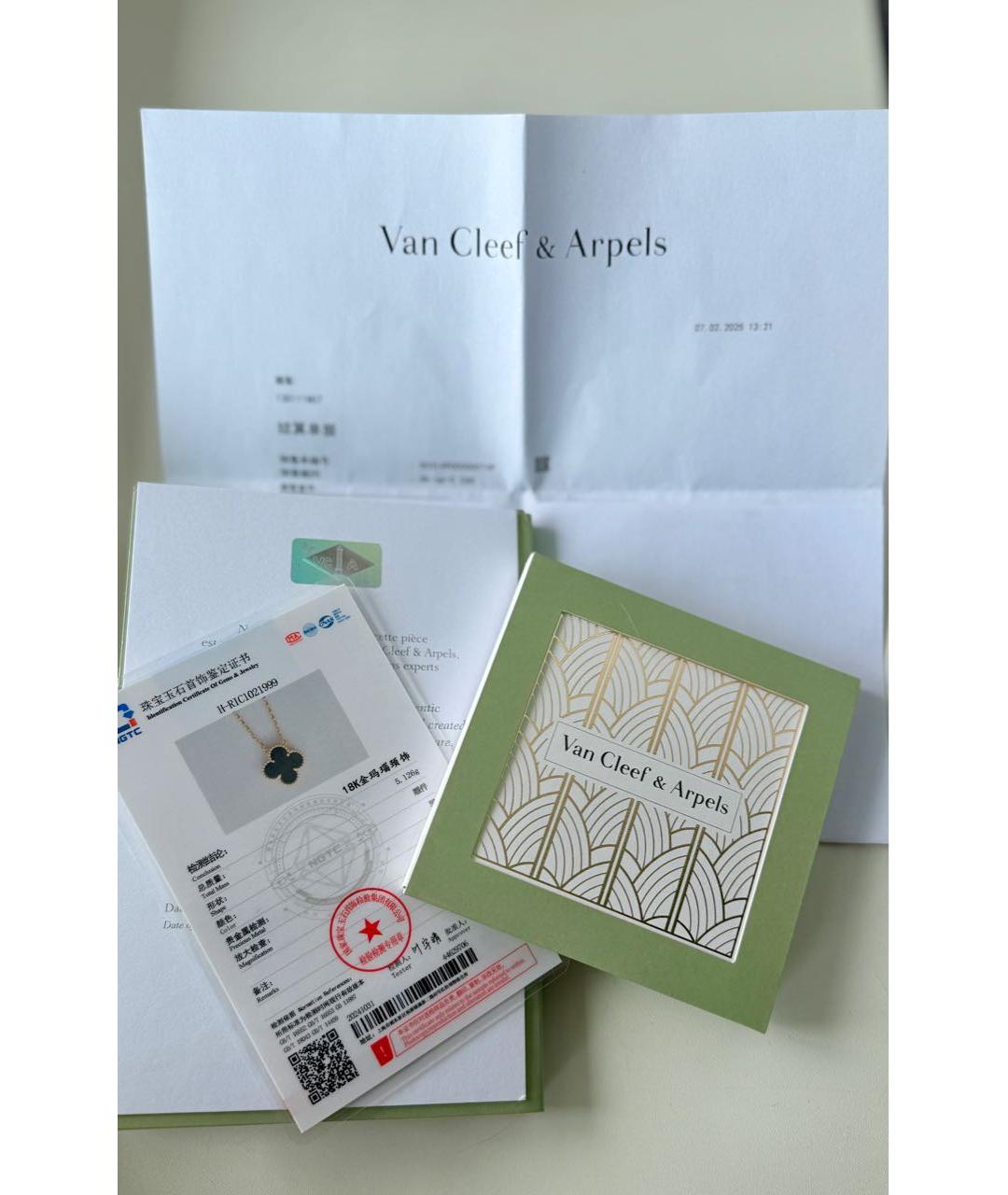 VAN CLEEF & ARPELS Черная подвеска из желтого золота, фото 3