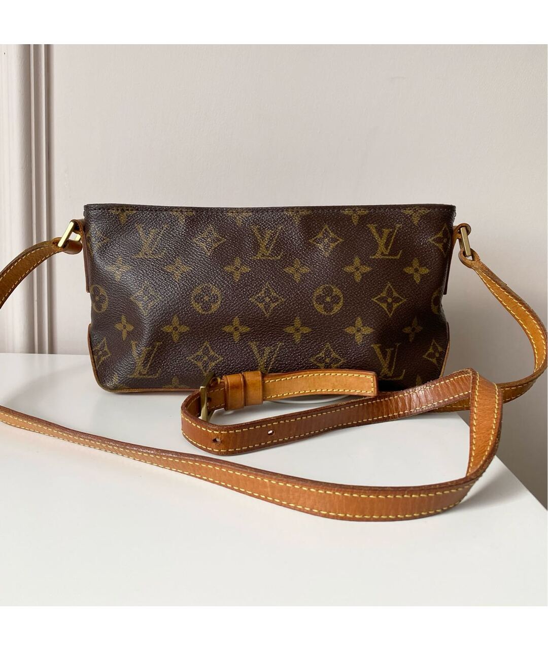 LOUIS VUITTON Коричневая кожаная сумка через плечо, фото 2