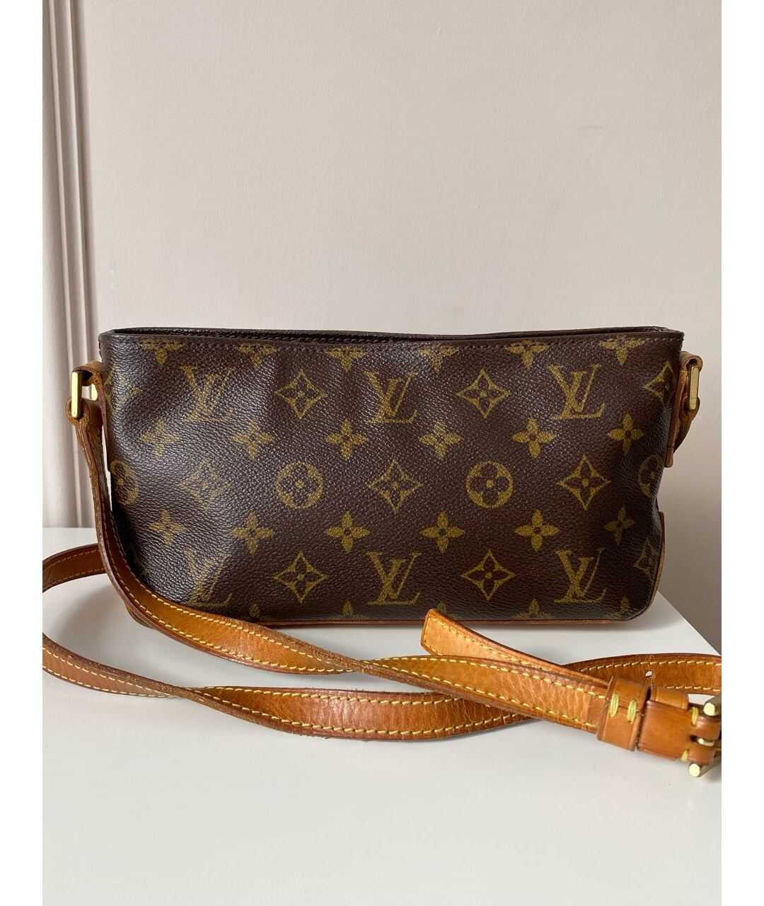 LOUIS VUITTON Коричневая кожаная сумка через плечо, фото 9