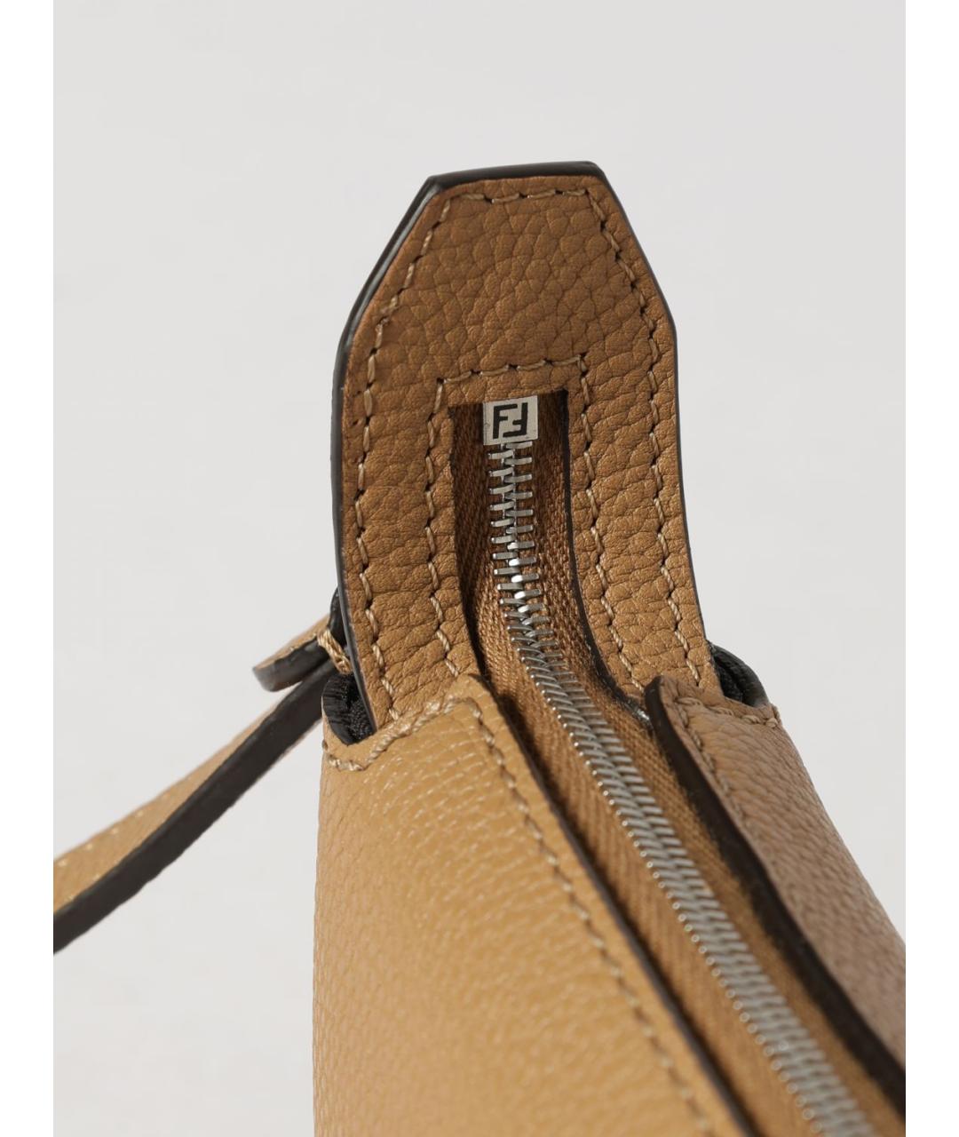 FENDI Бежевая кожаная сумка на плечо, фото 4