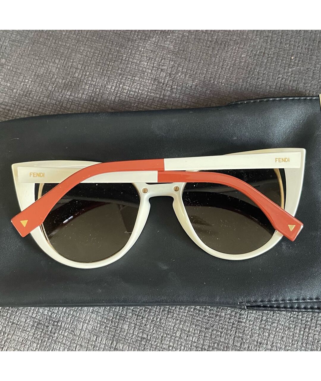 FENDI Бежевые пластиковые солнцезащитные очки, фото 2