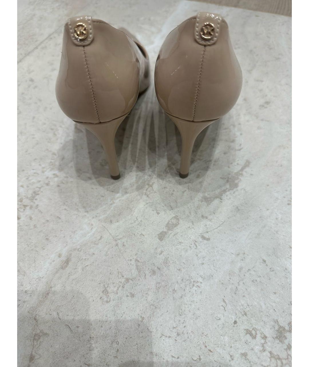 MICHAEL KORS Бежевые туфли из лакированной кожи, фото 2