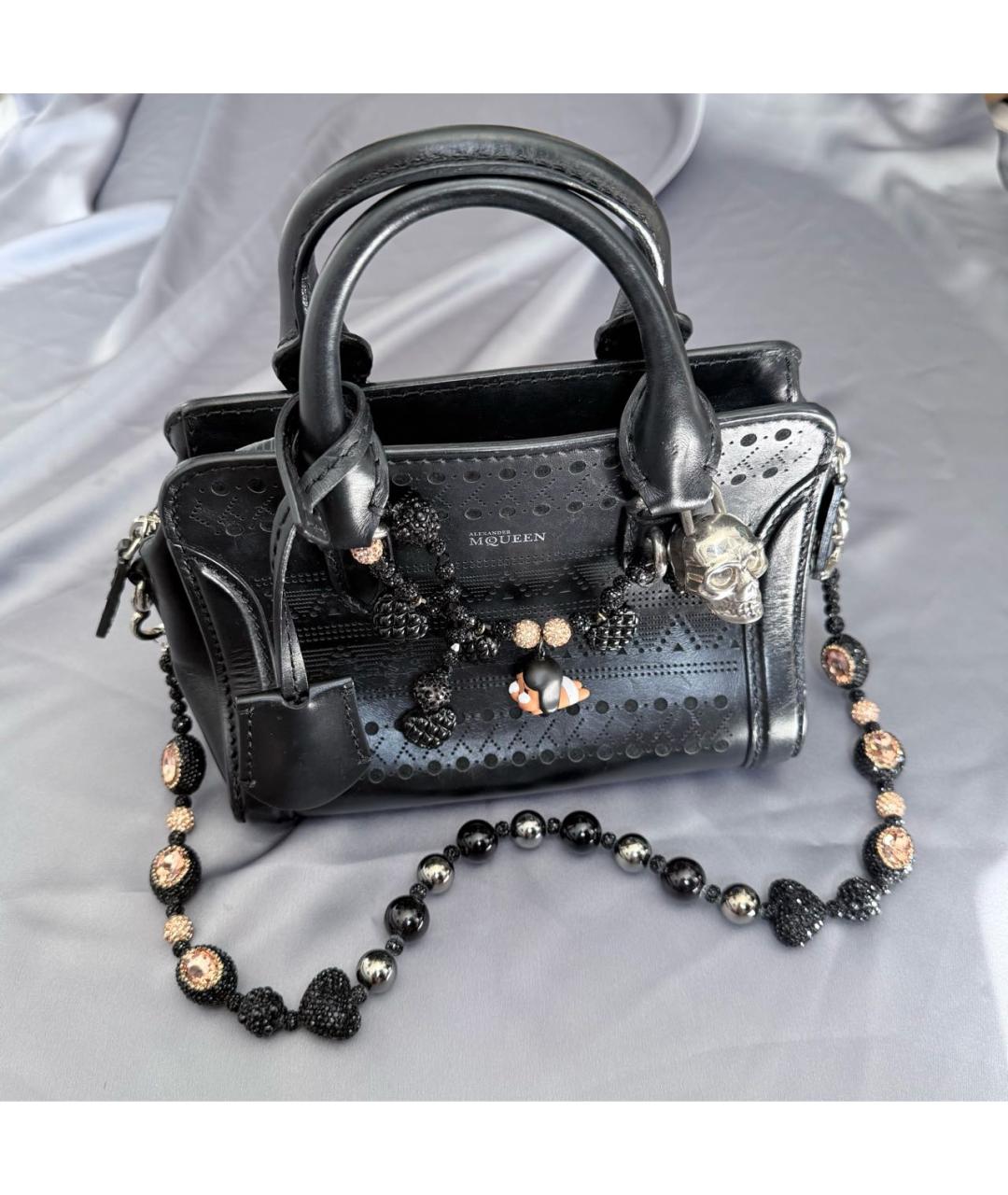 ALEXANDER MCQUEEN Черная кожаная сумка с короткими ручками, фото 9