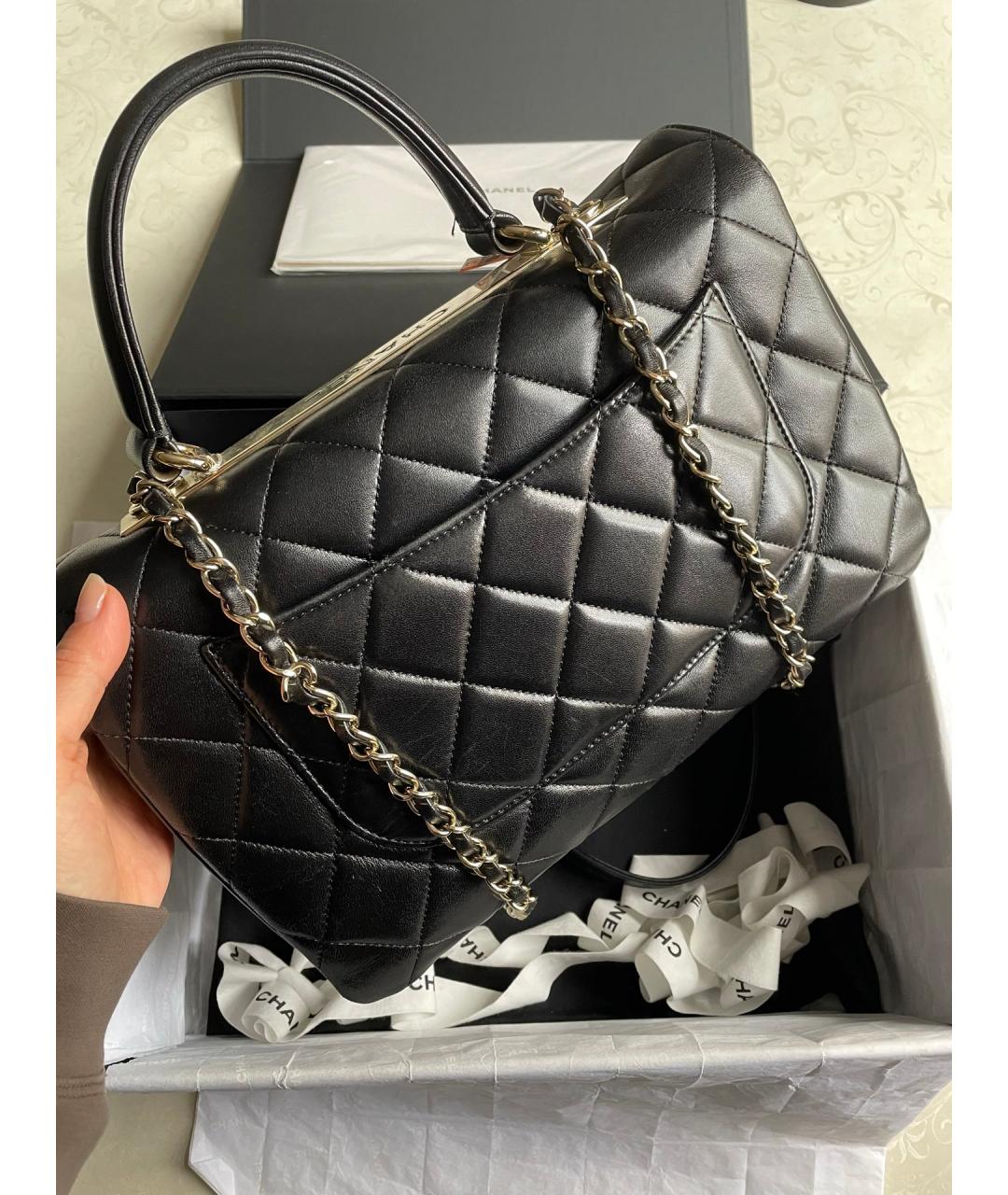 CHANEL Черная кожаная сумка с короткими ручками, фото 3